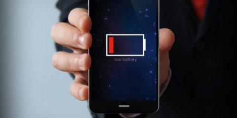 Batteria iPhone e Android, se ricarichi da 25% al 100% dura poco. I 10 consigli
