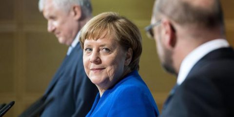 Germania, critiche a Merkel e Grosse Koalition. ‘Nessun impegno su modello ‘solo fibra’’