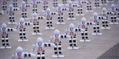 Tim entra nel Guinness dei Primati grazie alla danza di 1372 robot
