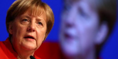 Angela Merkel punta sulla fibra. La Grosse Koalition cerca 12 miliardi per la rete in Germania