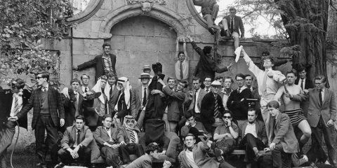 I membri dell’Oxford University Boat Club: Stephen Hawking sventola il fazzoletto bianco…(1962)