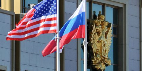 Mosca chiuderà consolato Usa a San Pietroburgo, Trump attacca Amazon, Terrorismo in Italia
