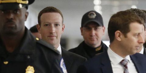 Facebook, alle 20:15 (ora italiana) Zuckerbeg leggerà questo testo prima di rispondere al Congresso
