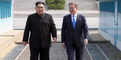 Lo storico summit inter-coreano, Senato Usa conferma Mike Pompeo segretario di Stato, Trump a Londra il 13 luglio