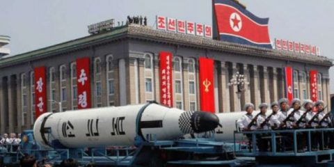 Pyongyang conferma agli Usa l’intenzione di negoziare la denuclearizzazione, Violenza di strada in Gran Bretagna, Scioperi in Francia