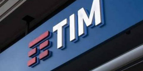 Tim, stop all’attività di direzione di Vivendi. Utili in aumento del 25%. Avviata la Cigs per gestire 4.500 esuberi