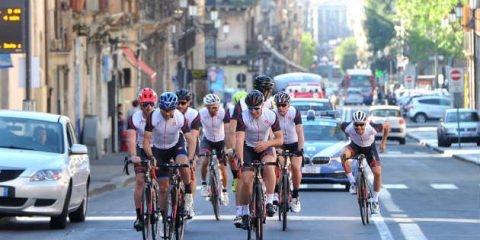 Bici elettrica, in città vendite aumentate del 25% nel 2017. Partito il primo Giro d’Italia per ebike