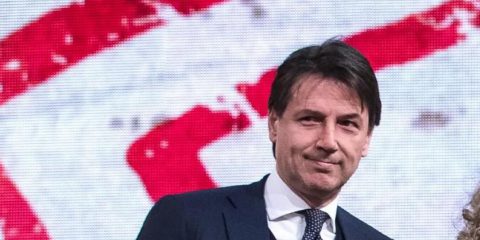 Secondo il NYT Giuseppe Conte non ha mai frequentato la New York University, Nucleare Iran, Macron e le banlieue