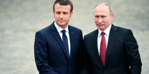 Macron incontra Putin in Russia, La Ue richiede più investimenti alla Germania, Allarme in Europa per il nuovo governo italiano