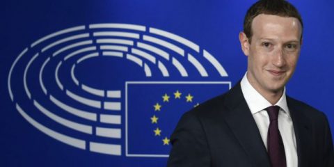 Cambridge Analytica, ‘Le parole che non ti ho detto’ di Mark Zuckerberg in scena all’Europarlamento