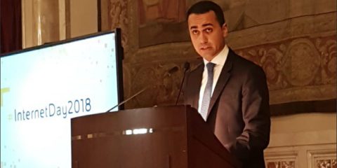 Link tax, Di Maio contro la Ue ‘Vuole mettere il bavaglio alla rete’. Le proteste dell’industria culturale