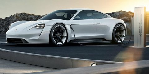 Porsche investe 6 miliardi di euro in auto elettriche, il modello Taycan supera i 500 km di autonomia