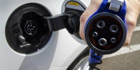 Auto elettriche, il mercato europeo dei sistemi di ricarica varrà 2,7 miliardi nel 2023