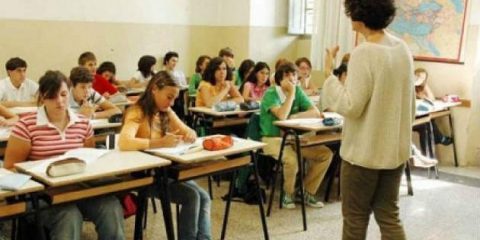 Milleproroghe, confermati i 500 euro del Bonus cultura per il 2018. Dubbi sul futuro della Carta del docente