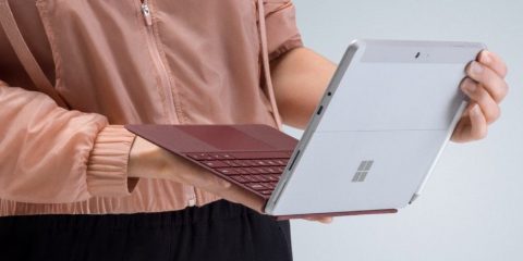 Cosa Compro. Microsoft lancia il nuovo Surface Go, il tablet più piccolo ed economico di sempre