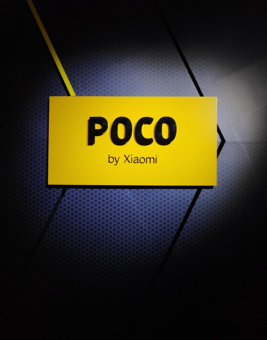 Poco аккаунт. Логотип поко. Poco заставка. Обои с логотипом poco. Poco логотип вертикальная.