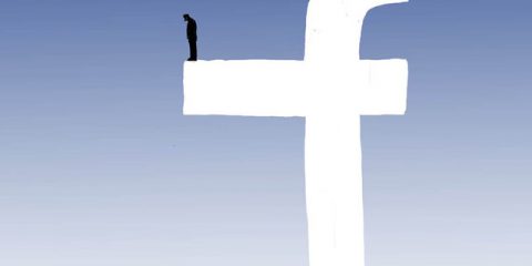Facebook in 2 anni ha perso la metà degli accessi in Usa. Perché si è rotto il giocattolo? (Anche in Europa)