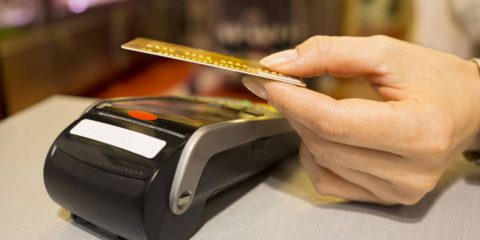 Carte di pagamento, attenti ai ladri ‘contactless’ (Video)