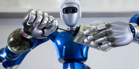 Robot economy, in Italia aumentano i posti di lavoro a rischio automazione. Contratti sempre più ‘atipici’