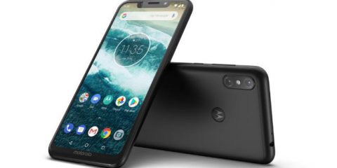 Cosa Compro. Motorola One a 299 euro, presto in Italia lo smartphone Android One