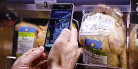 Carrefour Italia, al via il tracciamento della filiera del pollo con la blockchain