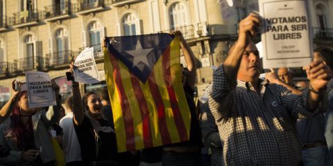 Caos e scontri a Barcellona, Accordo Usmca, Macron alla conquista dell’elettorato, Brexit