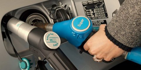 Carburanti. Ecco le nuove etichette Ue per veicoli, stazioni di rifornimento e mezzi elettrici