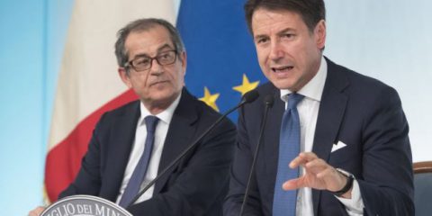 Reddito di cittadinanza, il premier Conte ‘Da aprile consegniamo una tessera con 780 euro al mese’