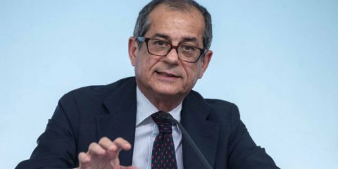 Rete unica, Giovanni Tria ‘Governo guarda con favore a rete unica Tim-Open Fiber’