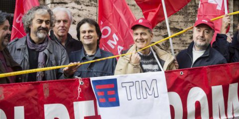 Tim e settore Tlc, allarme sindacati ‘Servono regole e scelte industriali per evitare collasso’