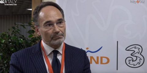 Industria 4.0, ‘Il 5G connetterà tutta la linea produttiva’. Videointervista a Stefano Takacs (Wind Tre)