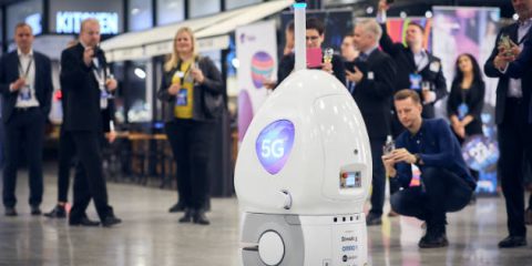 5G, connessi i primi robot all’aeroporto di Helsinki