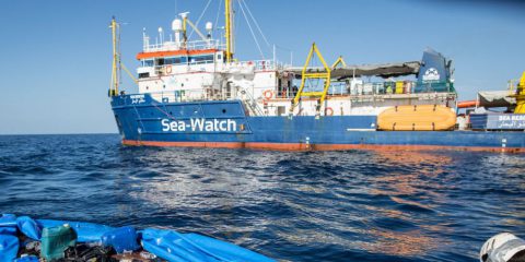 Sea Watch 3 autorizzata a sbarcare i migranti, Processo a Salvini, Crescita in calo Francia