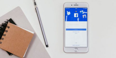 Troppo tempo su Facebook in ufficio? Cassazione: ‘Sì al licenziamento’