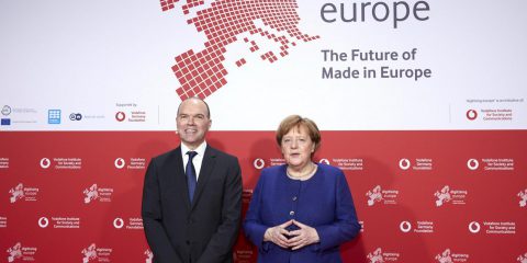 5G, Merkel: ‘Roll-out in ogni settore? Deve essere possibile. Pensare prima ai clienti e poi alla redditività’