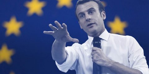 AI Act, Macron ‘preoccupato’ critica la regolamentazione europea: ‘Può bloccare l’innovazione’