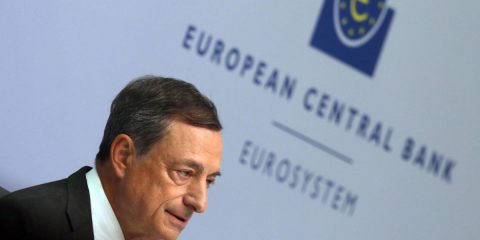 Draghi taglia i tassi