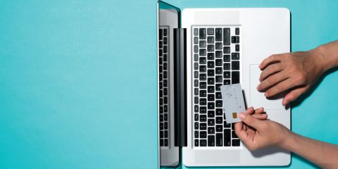 eCommerce, il 76% degli italiani acquista una volta al mese. Dominano gli smartphone (tranne in Molise)