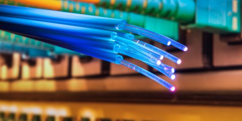 Fibra ottica e 5G, parte domani il modello francese per federare la filiera delle Tlc