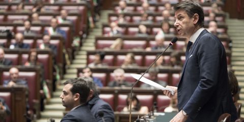 Conte: “Immuni sarà volontaria, chi non la scarica non avrà limitazioni. Arcuri: “Dati in un’infrastruttura pubblica e italiana”