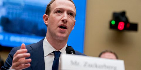 Mark Zuckerberg ‘Facebook? Un ibrido fra un giornale e una telco’. E oggi incontra la Vestager a Bruxelles