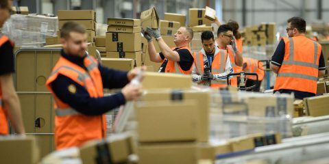 Automazione made in Italy per Amazon, ma il nuovo robot mette a rischio posti di lavoro negli USA