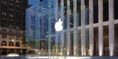 Usa, 18enne fa causa alla Apple per 1 miliardo di dollari