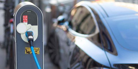 Auto elettriche: le vendite volano a +350%. Ad un passo ormai dal 30% del mercato nazionale