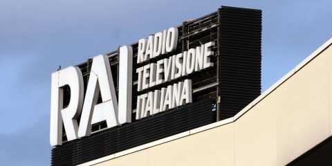 La Rai verso la denuncia a Mediaset per gli attacchi di Striscia la Notizia