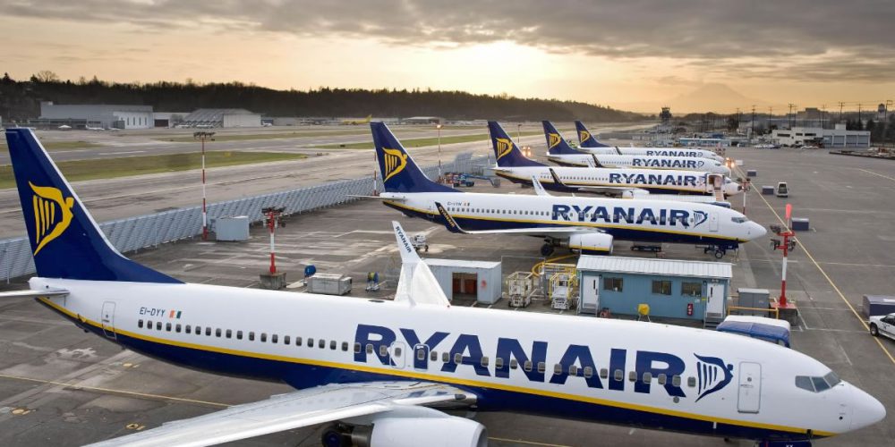 Ryanair esclude Starlink dai suoi aerei: “Antenna sulla fusoliera aumenta consumo di carburante”