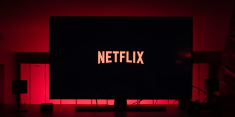 Netflix, utili e abbonati da record. Ma la concorrenza spaventa gli investitori