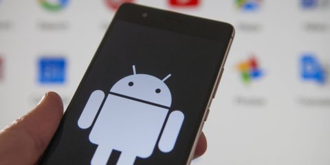 Huawei-Google, chi continuerà a scegliere i device della società cinese con il nuovo OS? Cosa rischia Big G