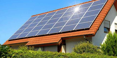 Bollette care per sempre o investimento sul fotovoltaico: cosa costa di più?