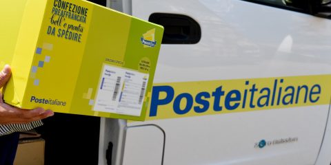 eCommerce, Poste italiane: “A dicembre consegnati 27 milioni di pacchi”. 10 milioni in più del 2019